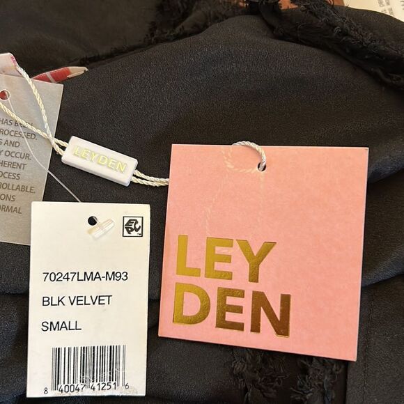Ley Den black velvet spaghetti strap tank Size S New - Picture 8 of 9